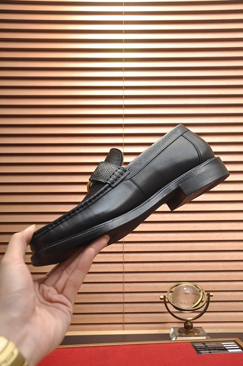 Men's men's shoes 💰560💶 [LV] (original single cowhide lining) 🍀LV's latest genuine leather business suit shoes are launched simultaneously on the official website. The first-layer cowhide imported from Italy is made of heavy gold, 💥1:1 rubber outsole from the official website. Versatile to wear, high-end without losing class, and the color combination is extraordinary. This four-season style is alluring when worn on your feet, showing off your big-name flair. Standard code 38-45 (45 customized)